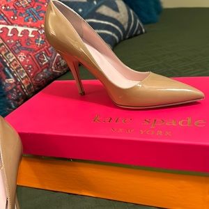 Kate Spade Licorice Camel patent leather pumps!! NEW IN THE BOX